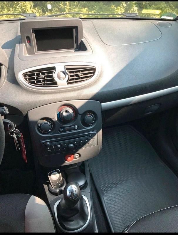 Gebraucht Renault Clio GrandTour 75 PS (55 kW) 2012 Grau Kombi