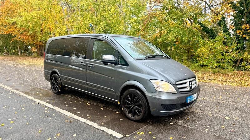 Grau Gebraucht 2012 Mercedes Viano Van / Kleinbus | 18.499 € (Teuer) - Bild 1/4
