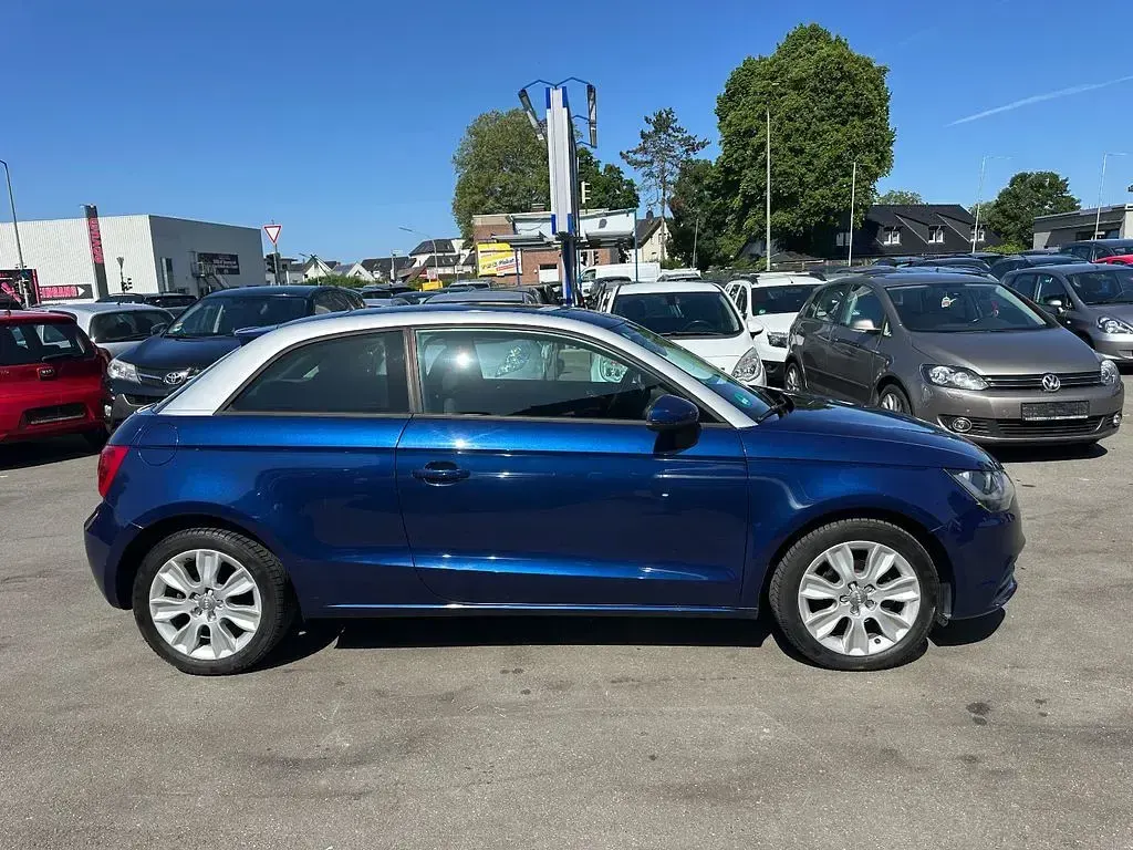 Gebraucht Audi A1 Attraction 86 PS (63 kW) 2011 Blau Kleinwagen