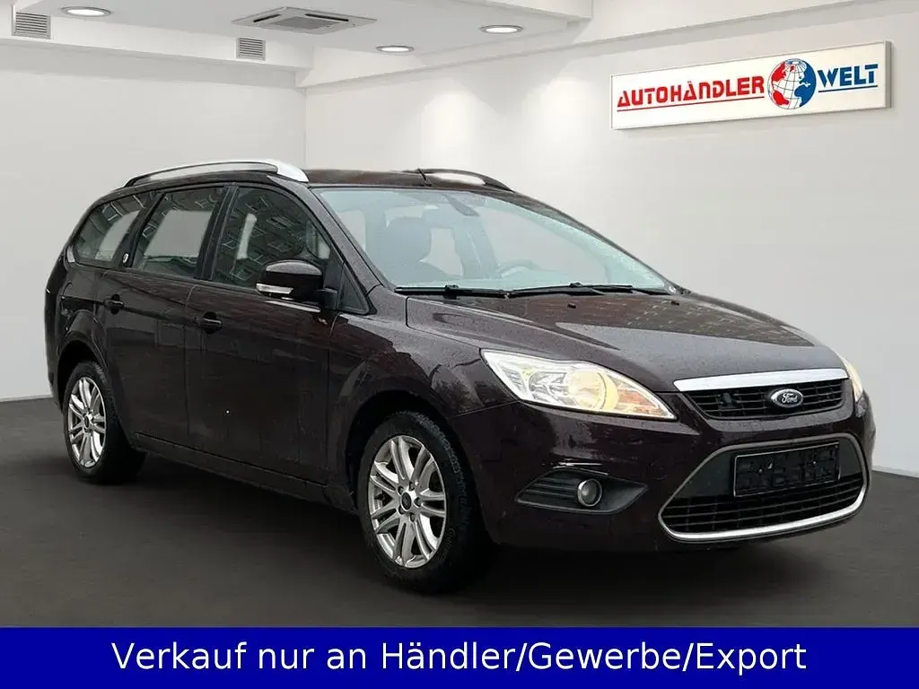 Usado Ford Focus Ghia 125 CV (91 kW) 2008 Púrpura Familiar