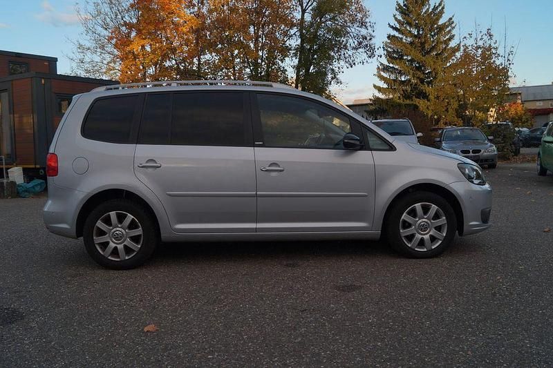 Gebraucht VW Touran Style 140 PS (102 kW) 2012 Silber Van / Kleinbus