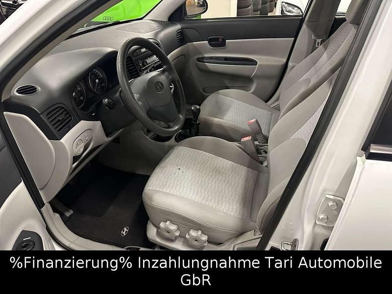 Gebraucht Hyundai Accent 97 PS (71 kW) 2009 Weiß Kleinwagen
