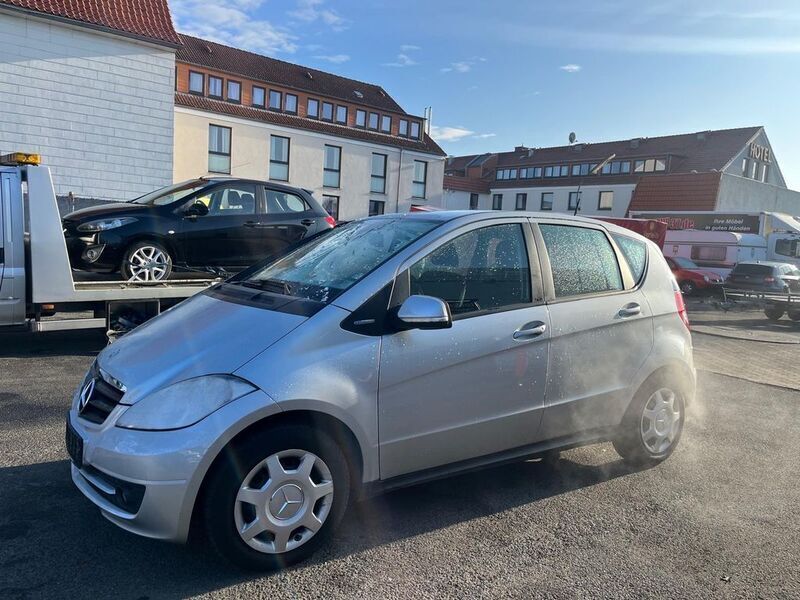 Silber Gebraucht 2010 Mercedes A160 Limousine | 3.500 € (Superpreis) - Bild 1/4
