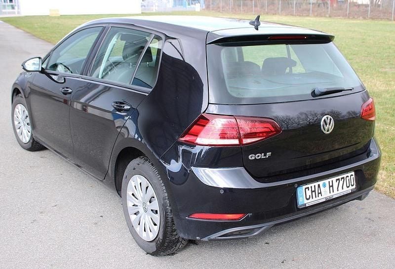Gebraucht VW Golf VII Trendline 116 PS (85 kW) 2019 Schwarz Limousine
