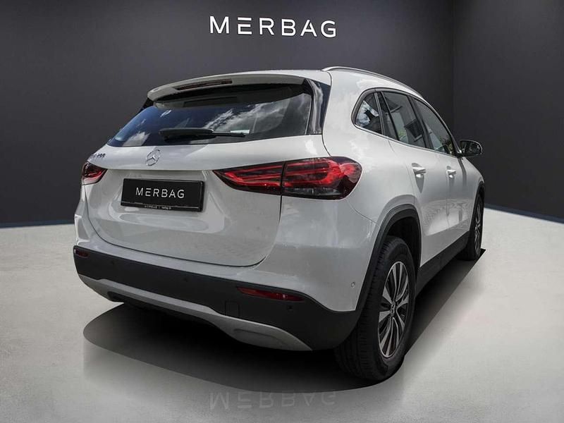 Gebraucht Mercedes GLA200 Business 163 PS (119 kW) 2020 Polarweiß SUV