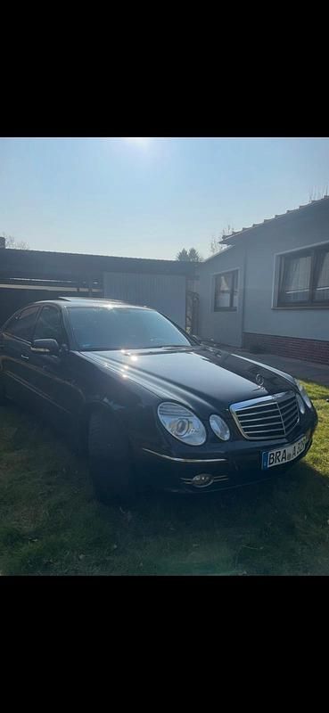 Gebraucht Mercedes E320 224 PS (164 kW) 2009 Schwarz Limousine