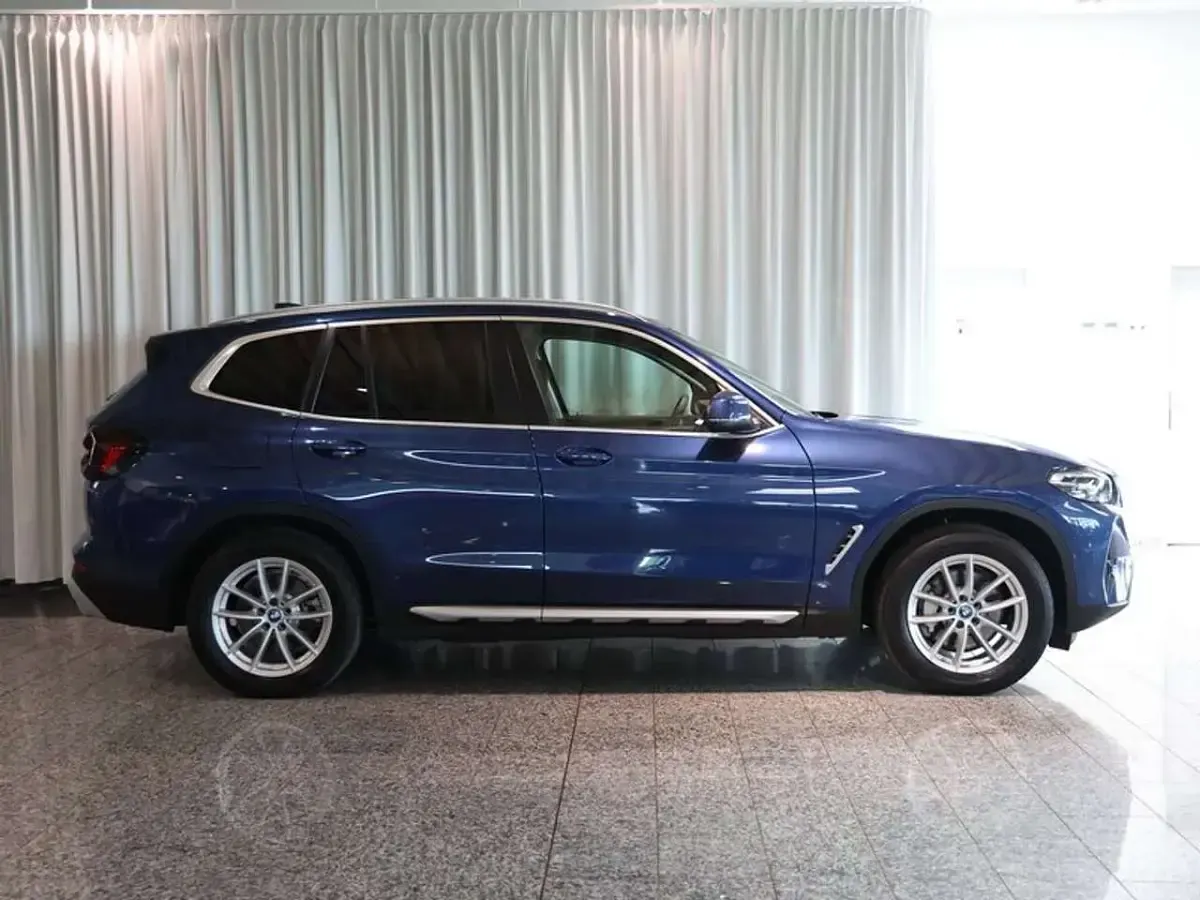 Gebraucht BMW X3 Sport Line 184 PS (135 kW) 2024 Phytonicblau SUV
