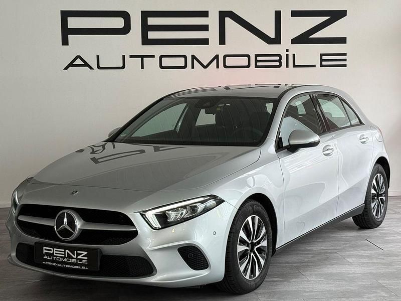 Silber Gebraucht 2022 Mercedes A180 Limousine | 18.790 € (Guter Preis) - Bild 1/4