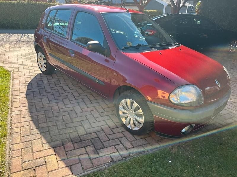 Gebraucht Renault Clio II 75 PS (55 kW) 1999 Rot Kleinwagen