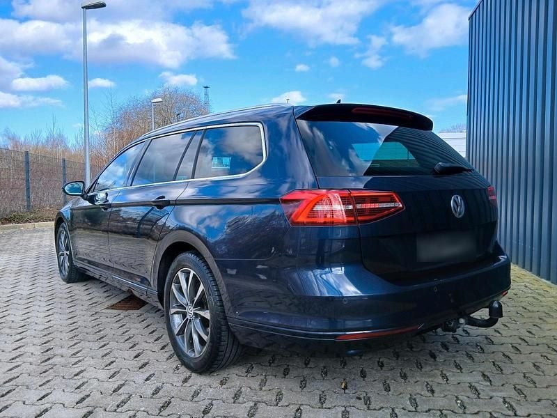 Gebraucht VW Passat Comfortline 120 PS (88 kW) 2015 Blau Kombi