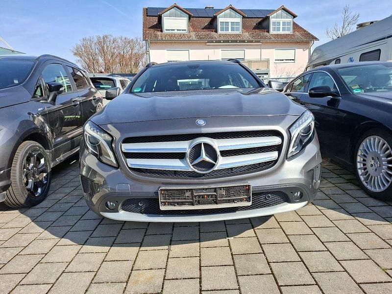Gebraucht Mercedes GLA200 Style 156 PS (114 kW) 2014 Grau SUV