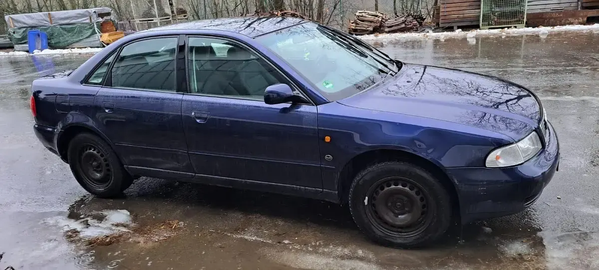 Occasion Audi A4 125 ch (91 kW) 1996 Bleue Berline