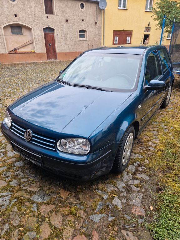 Grün Gebraucht 2003 VW Golf IV Ocean Limousine | 1.100 € (Superpreis) - Bild 1/4
