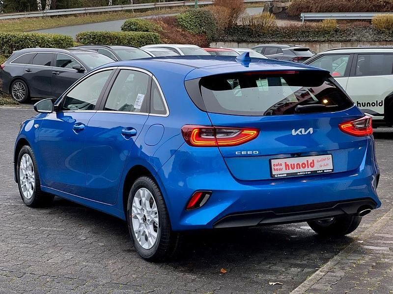 Gebraucht Kia Ceed Vision 140 PS (102 kW) 2024 Blau Kleinwagen