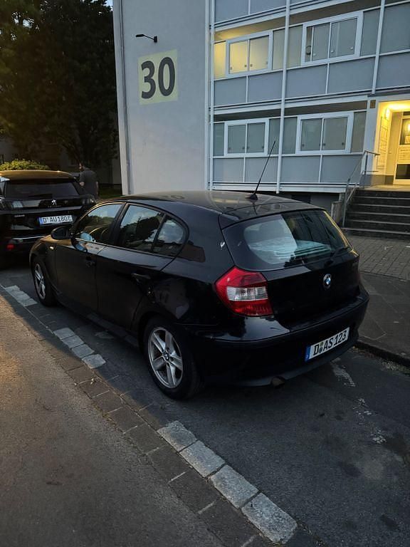 Gebraucht BMW 118 122 PS (89 kW) 2005 Schwarz Kleinwagen