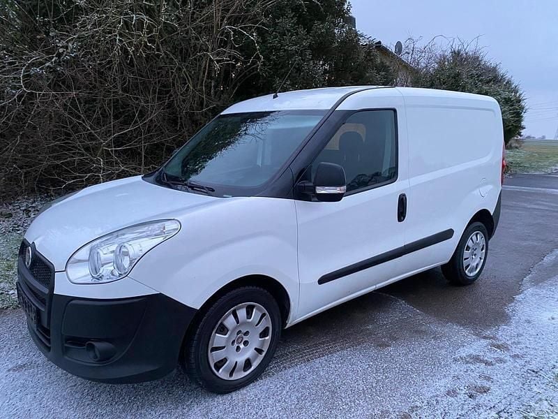 Weiß Gebraucht 2015 Fiat 124 Van / Kleinbus | 4.850 € - Bild 1/4