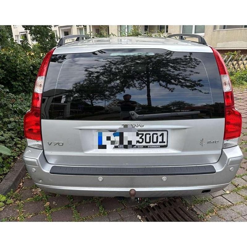 Silber Gebraucht 2007 Volvo V70 Momentum Kombi | 4.000 € (Etwas zu teuer) - Bild 1/4