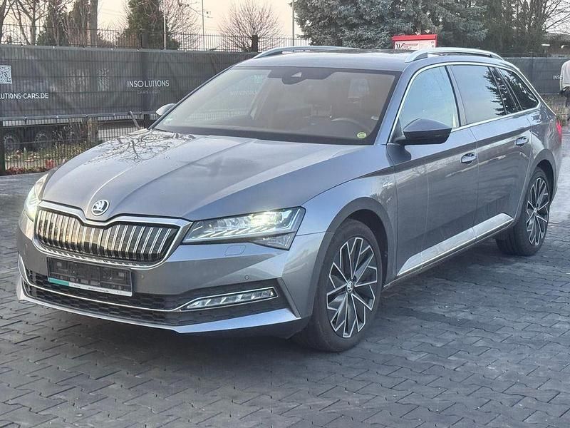 Grau Gebraucht 2022 Skoda Superb LAURIN & KLEMENT Kombi | 18.990 € (Fairer Preis) - Bild 1/4