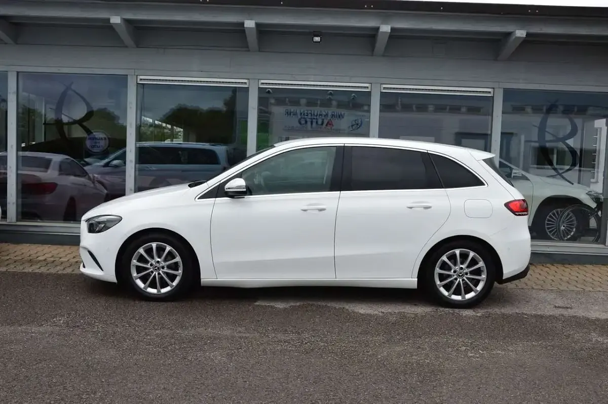Gebraucht Mercedes B180 Urban 136 PS (100 kW) 2019 Weiß Kleinwagen