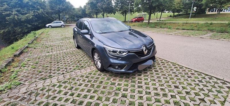 Grau Gebraucht 2017 Renault Mégane IV Intens Limousine | 9.100 € (Superpreis) - Bild 1/4