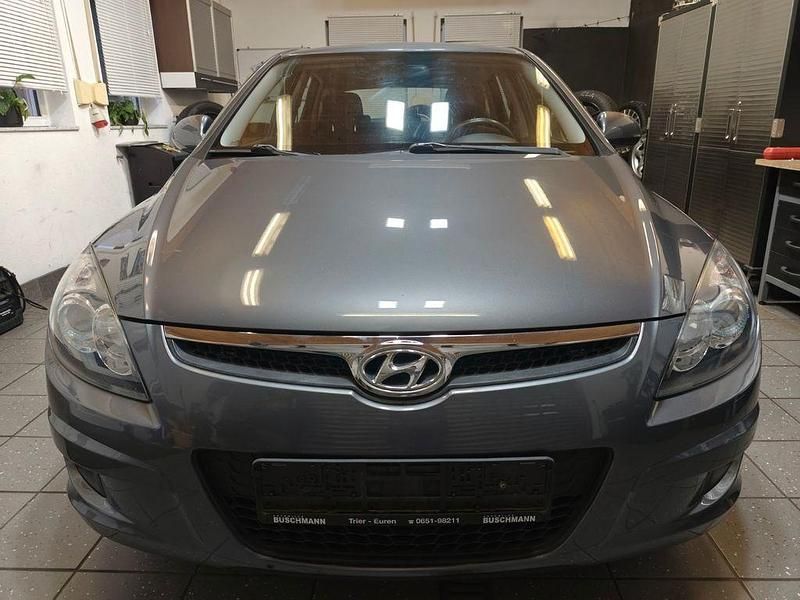 Gebraucht Hyundai i30 109 PS (80 kW) 2009 Grau Limousine