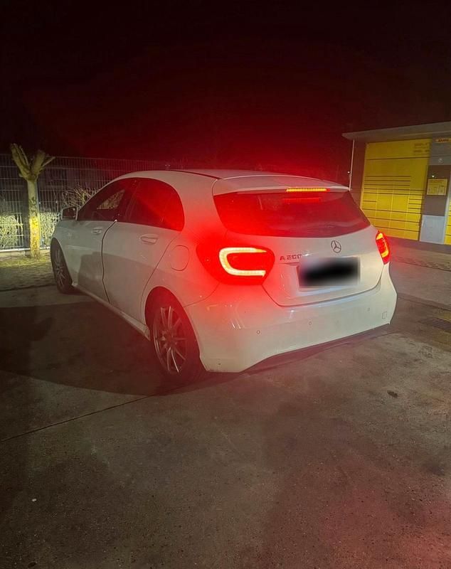 Gebraucht Mercedes A200 156 PS (114 kW) 2015 Weiß Kleinwagen