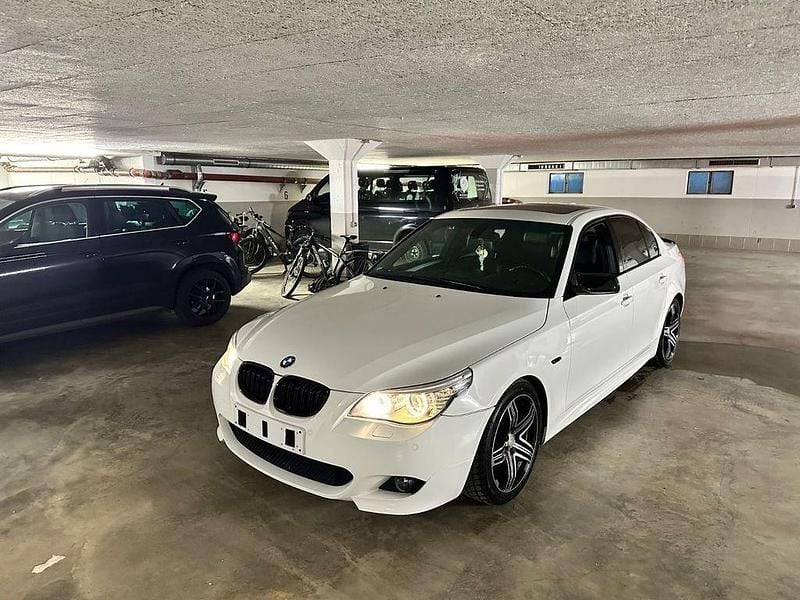 Weiß Gebraucht 2009 BMW 525 M Sport Limousine | 8.500 € (Fairer Preis) - Bild 1/4