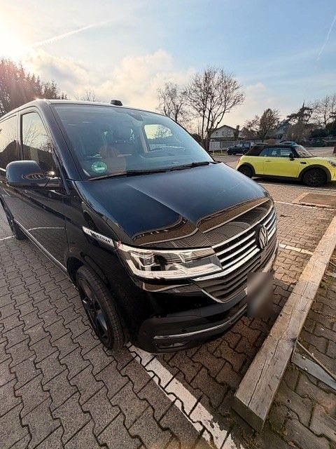 Second-hand VW Multivan 199 CP (146 kW) 2021 Negru Monovolum