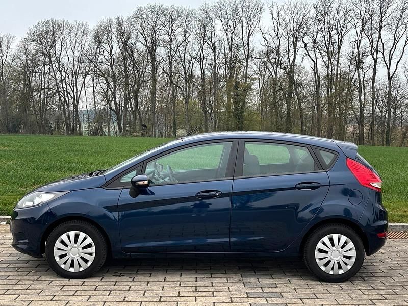 Gebraucht Ford Fiesta 82 PS (60 kW) 2011 Blau Kleinwagen