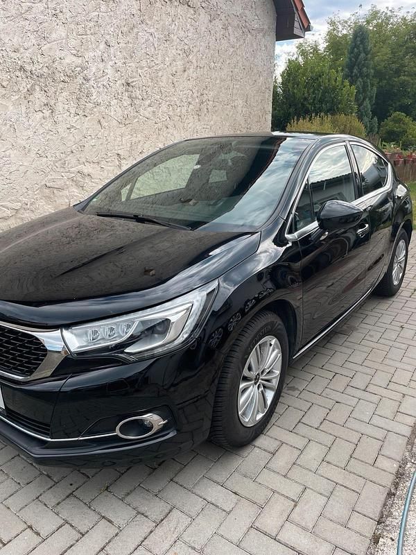 Schwarz Gebraucht 2018 DS Automobiles DS4 Business Class Limousine | 11.990 € (Fairer Preis) - Bild 1/4