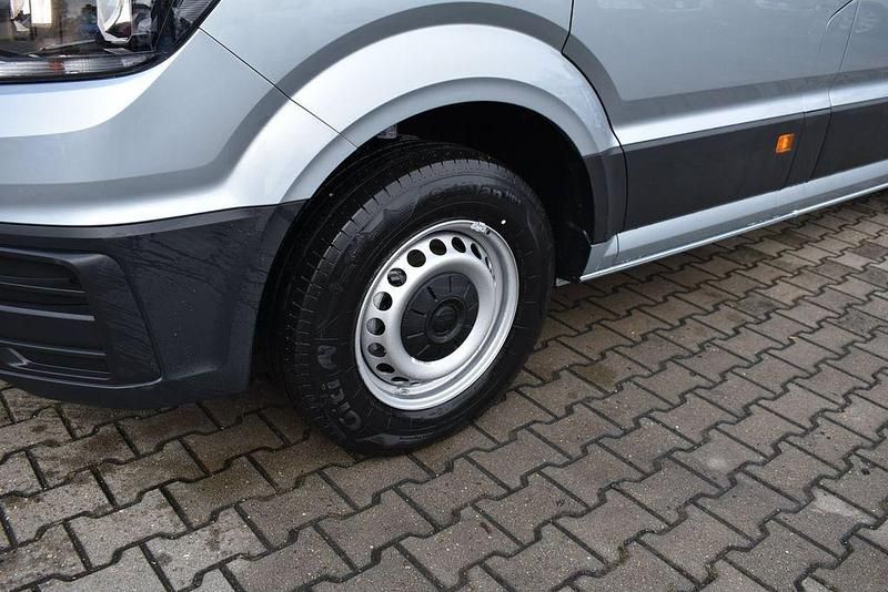 Neu VW Crafter 140 PS (102 kW) 2025 Oystersilber metallic Van