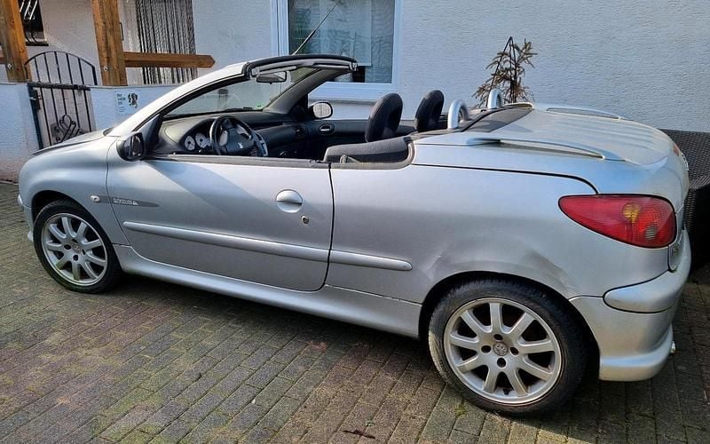 Gebraucht Peugeot 206 CC 109 PS (80 kW) 2006 Silber Cabrio