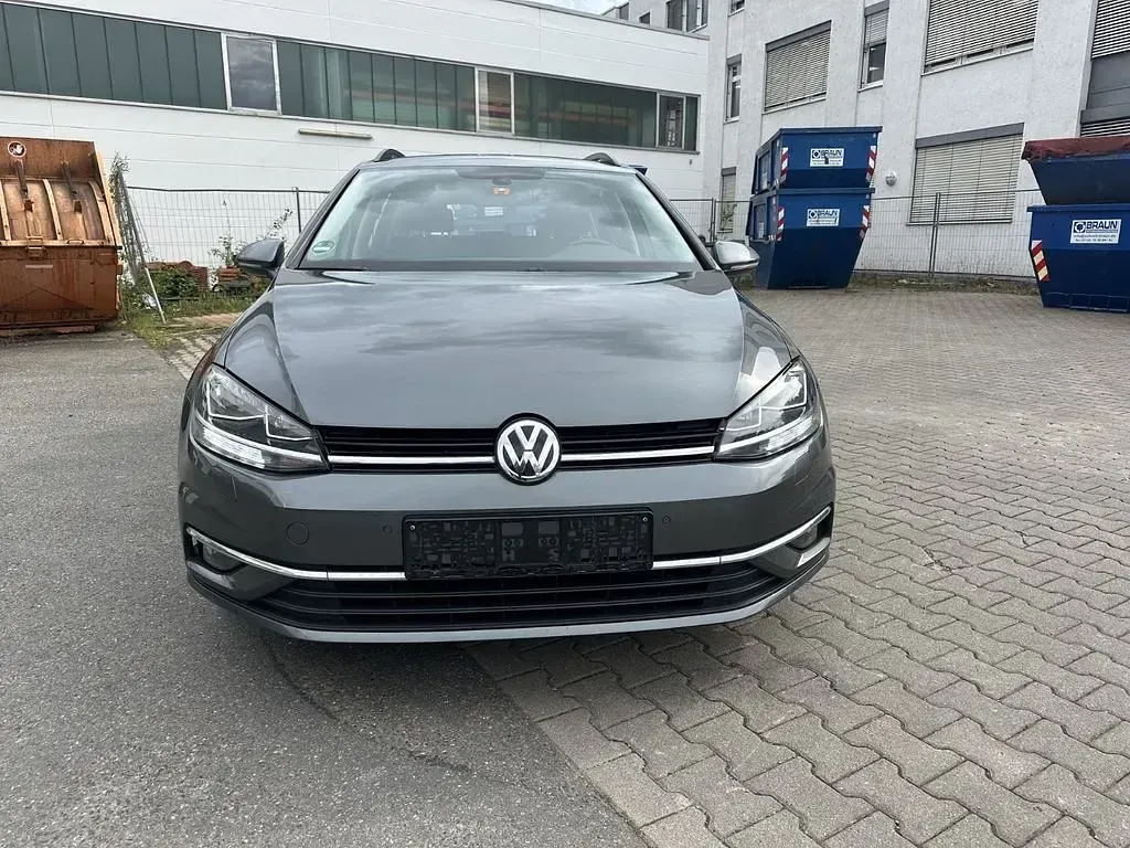 Gebraucht VW Golf VII Comfortline 116 PS (85 kW) 2018 Grau Kombi