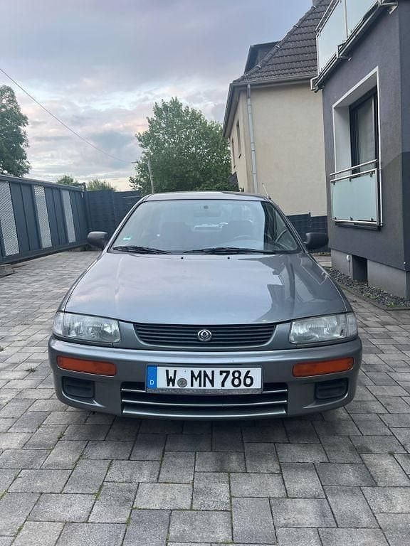 Silber Gebraucht 1999 Mazda 323F Edition Limousine | 2.500 € (Etwas zu teuer) - Bild 1/4