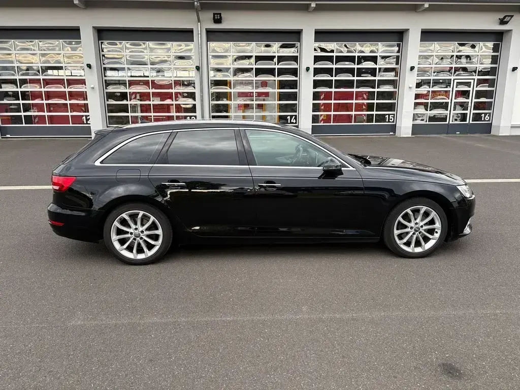 Gebraucht Audi A4 Design 150 PS (110 kW) 2017 Schwarz Kombi