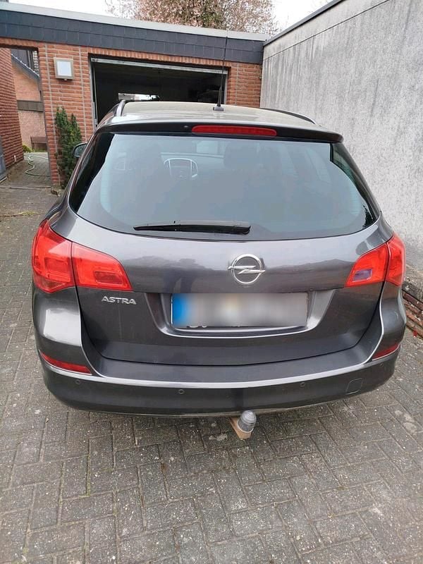 Gebraucht Opel Astra 110 PS (80 kW) 2011 Grau Kombi