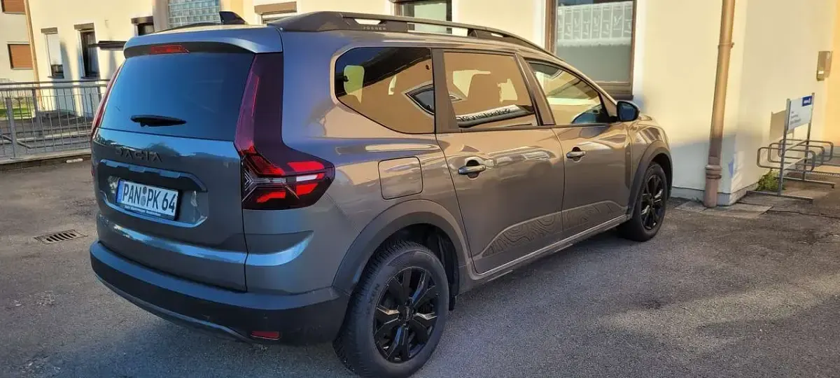 Gebraucht Dacia Jogger Extreme 110 PS (80 kW) 2025 Grau Van / Kleinbus