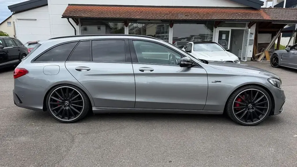 Gebraucht Mercedes C300 AMG 245 PS (180 kW) 2015 Palladiumsilber Kombi