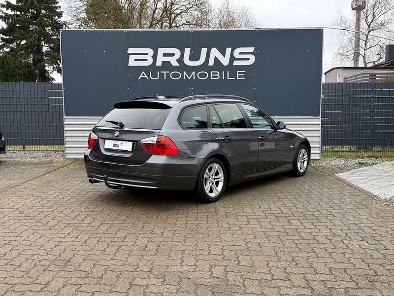 Gebraucht BMW 320 177 PS (130 kW) 2008 Sparkling graphite metallic (metallic) Kombi