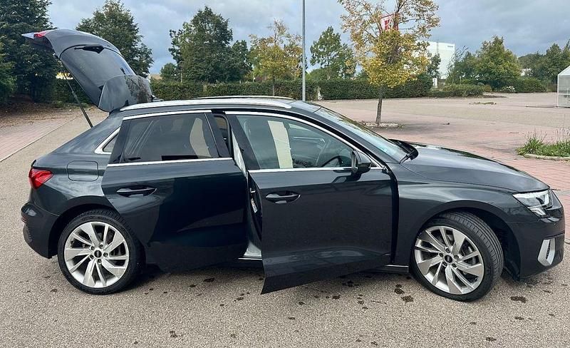 Grau Gebraucht 2021 Audi A3 Sportback e-tron Ambiente Limousine | 22.900 € (Fairer Preis) - Bild 1/4
