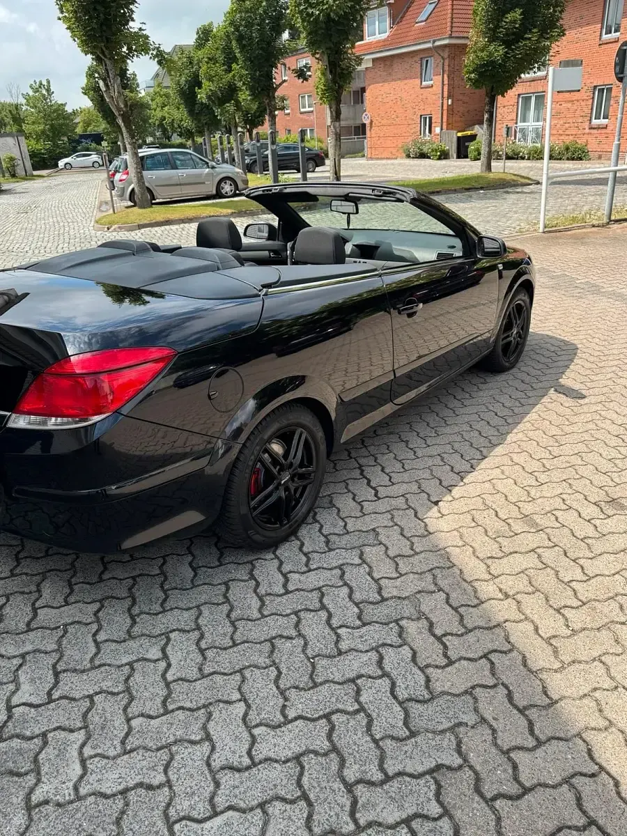 Gebraucht Opel Astra Cabriolet 140 PS (102 kW) 2007 Schwarz Cabrio