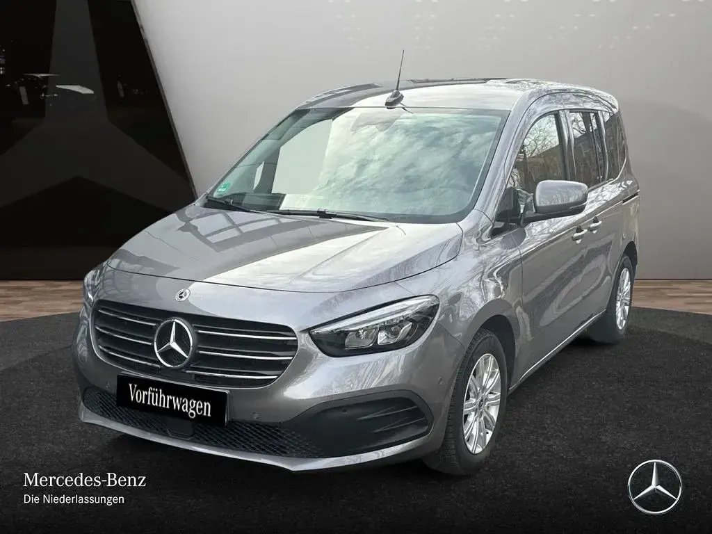 Gebraucht Mercedes T180 Progressive 116 PS (85 kW) 2025 Grau Van / Kleinbus
