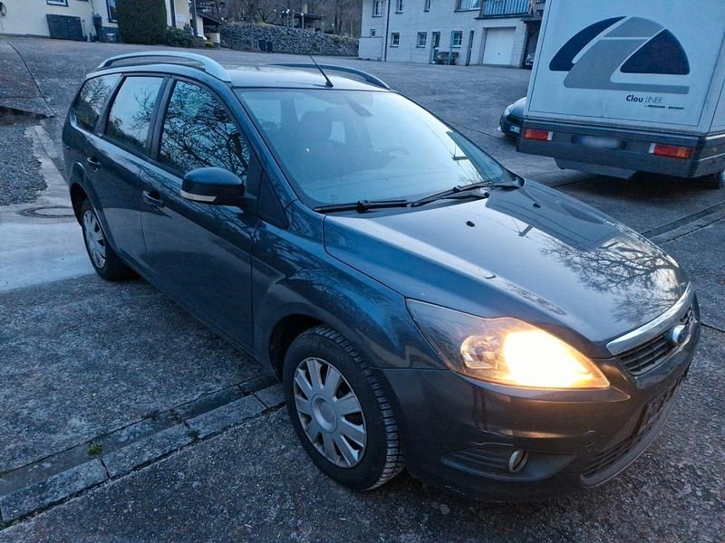 Gebraucht Ford Focus Style 109 PS (80 kW) 2010 Grau Kombi
