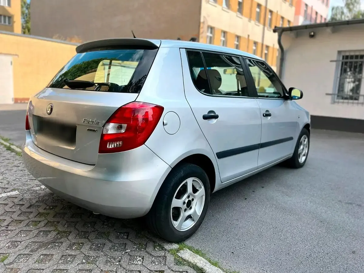 Gebraucht Skoda Fabia 75 PS (55 kW) 2010 Grau Limousine