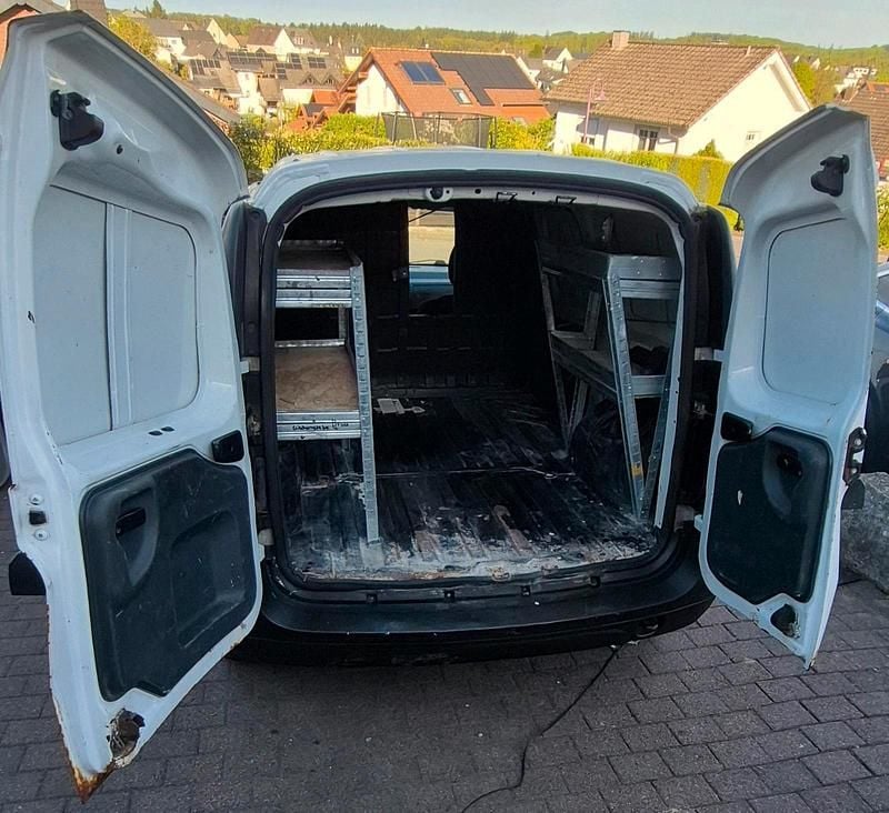 Second-hand Dacia Logan 75 CP (55 kW) 2010 Alb Berlinǎ