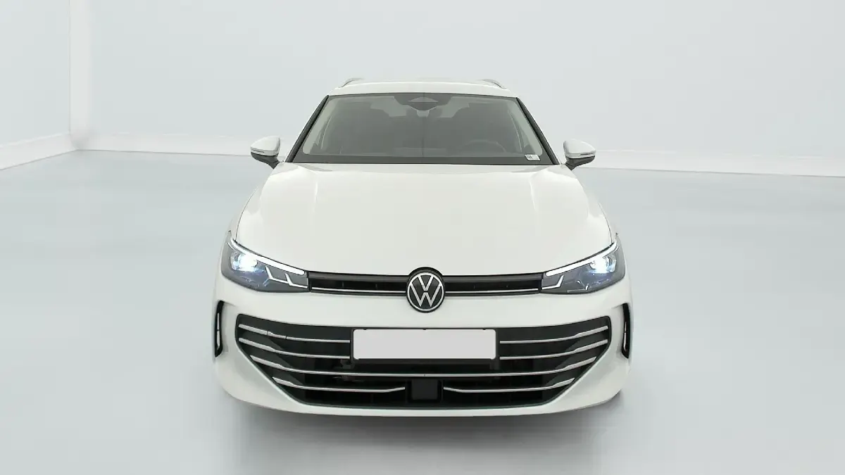Gebraucht VW Passat Life 150 PS (110 kW) 2025 (blanc oryx) Kombi