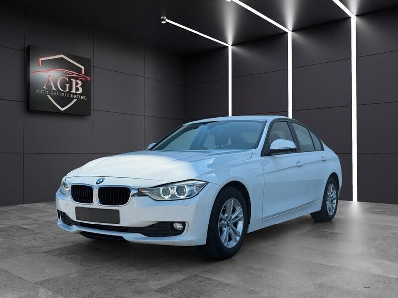 Weiß Gebraucht 2012 BMW 320 Comfort Edition Limousine | 8.990 € (Fairer Preis) - Bild 1/4