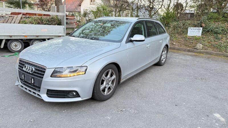 Silber Gebraucht 2011 Audi A4 Ambiente Kombi | 3.500 € (Superpreis) - Bild 1/4