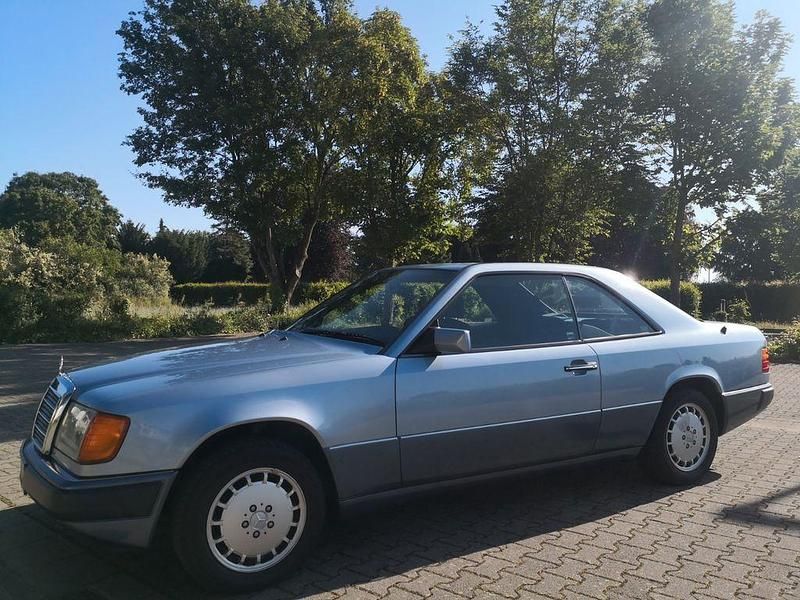 Blau Gebraucht 1993 Mercedes 320 Coupé | 16.500 € - Bild 1/4