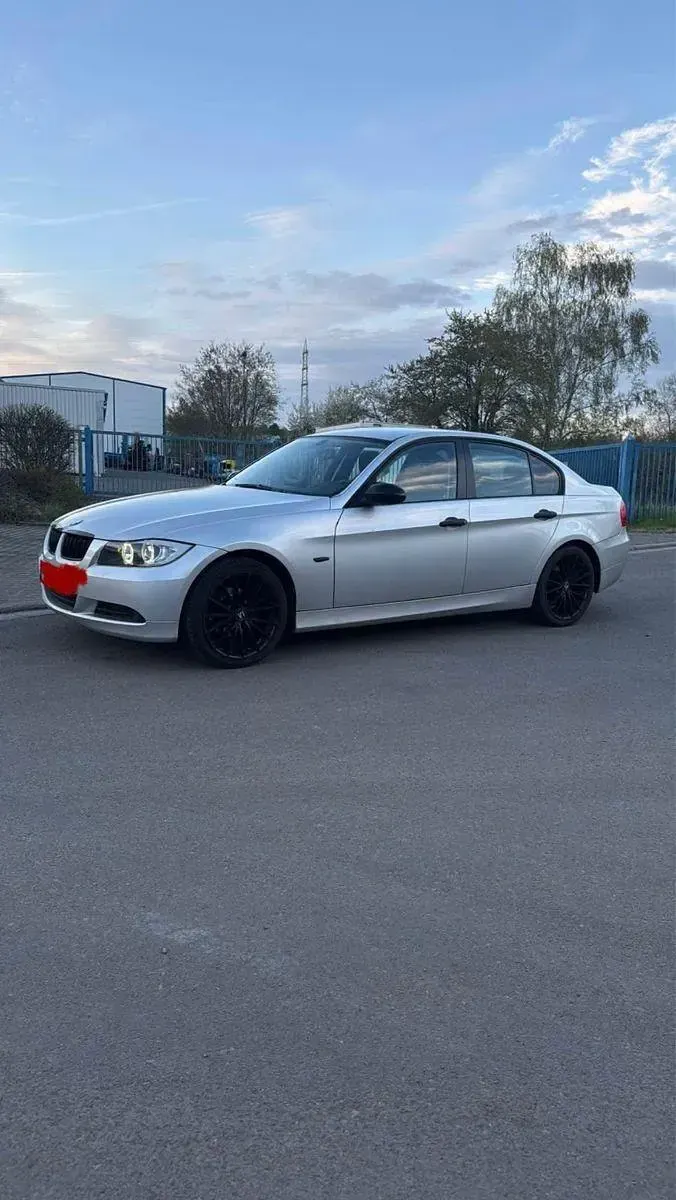 Gebraucht BMW 320 150 PS (110 kW) 2005 Silber Limousine